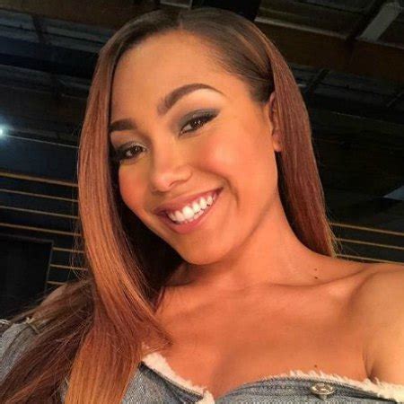 Parker McKenna Posey Actress, Bio, Wiki, Age, Height, Parents ...